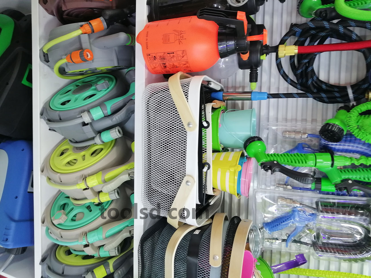LD-135 PP Plastic Steel Frame Retractable Garden Hose Reel Cart | Wholesale Supplier
